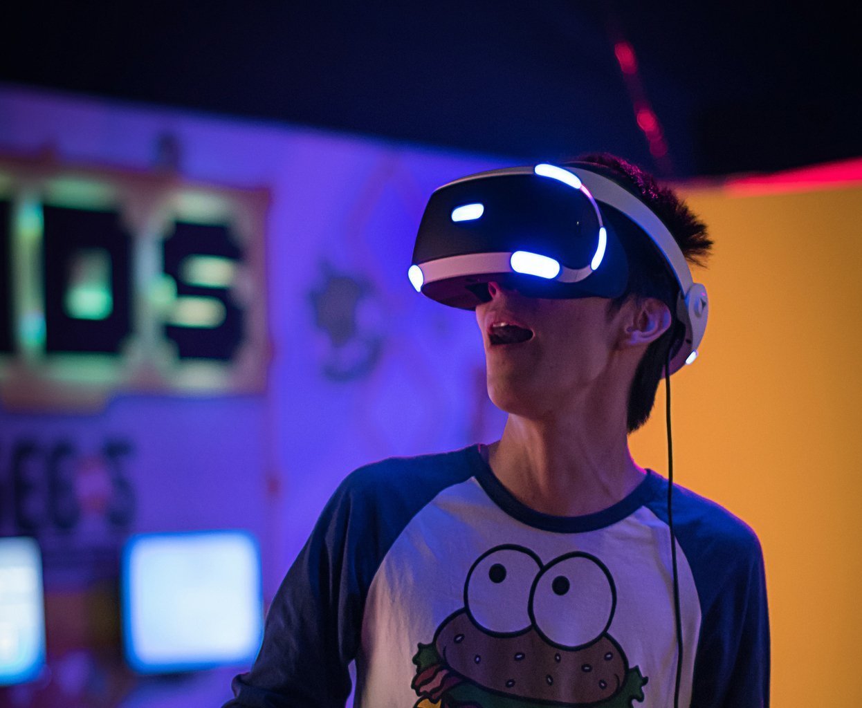 tech technology vr vr headset headset boy 1629858